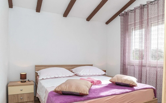 Beautiful Apartment in Sevid With 2 Bedrooms and Wifi