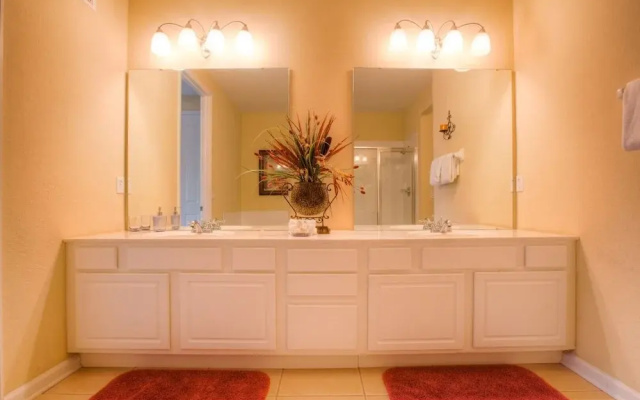Orlando Escape 2 Bedroom Condo by RedAwning