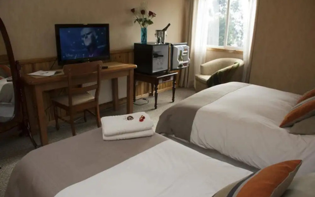 Hotel Borde Lago