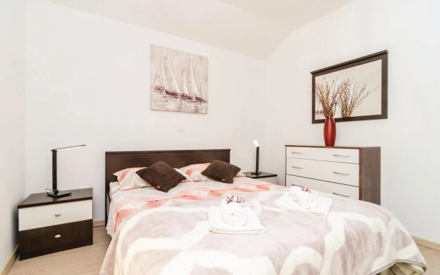Stunning Home in Cibaca With Wifi and 2 Bedrooms