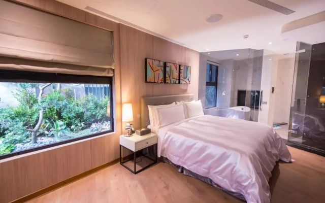 J Moon Villa Motel