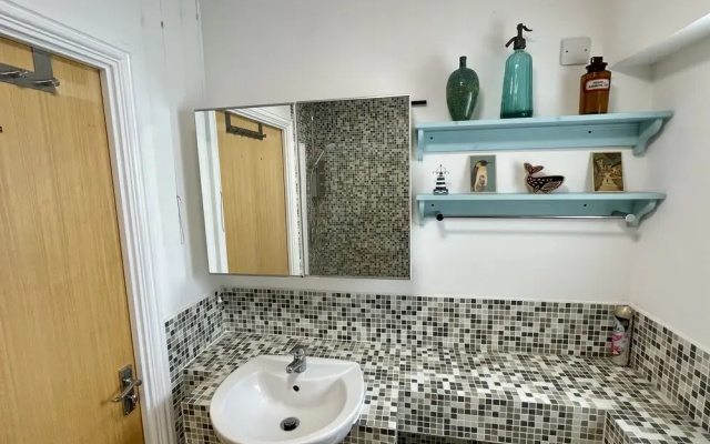 Bright 1 Double bed Apartment Near Cabot Circus