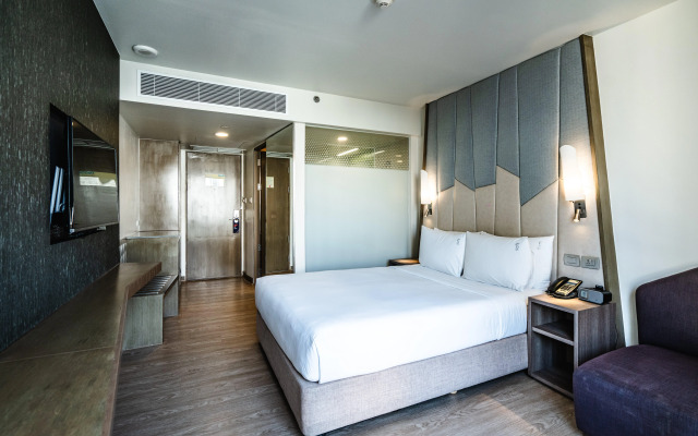 Holiday Inn Express Bangkok Sukhumvit 11 by IHG