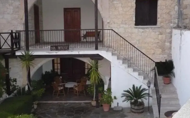 Dias House