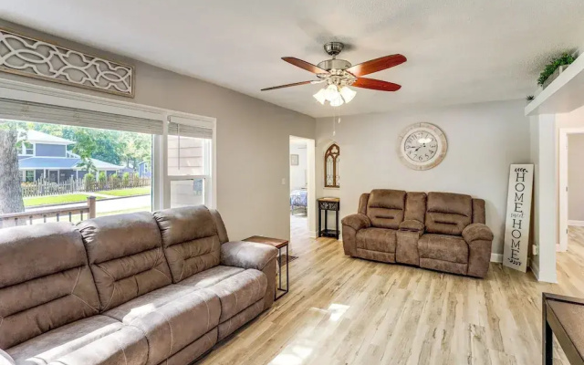 Half-mi to Dtwn Yankton & River: Charming Home!
