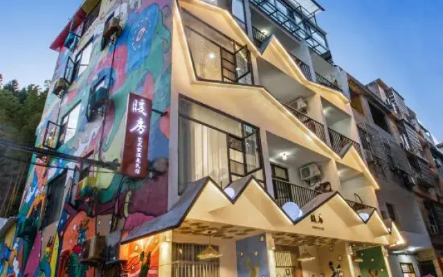 Warm House Artistic Hot Spring Hostel