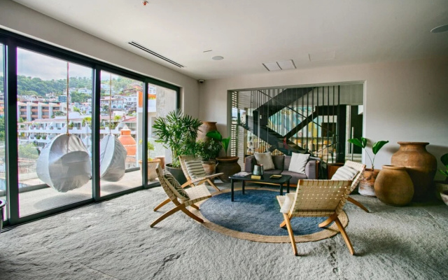 Sailview 703 Romantic Zone Rooftop Pool Ocean Views