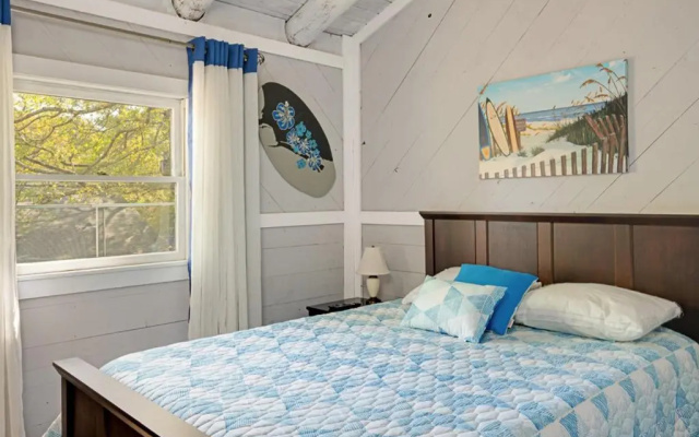Blue Heaven by Oak Island Accommodations