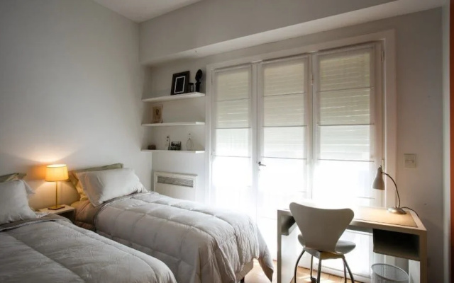 El Jacaranda Large 3 BR With Balcony in Recoleta