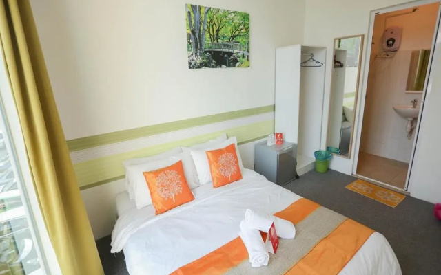 OYO 221 Olive Hotel
