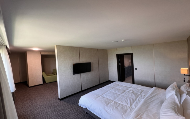 Pyramids Resort (Пирамидс Резорт)