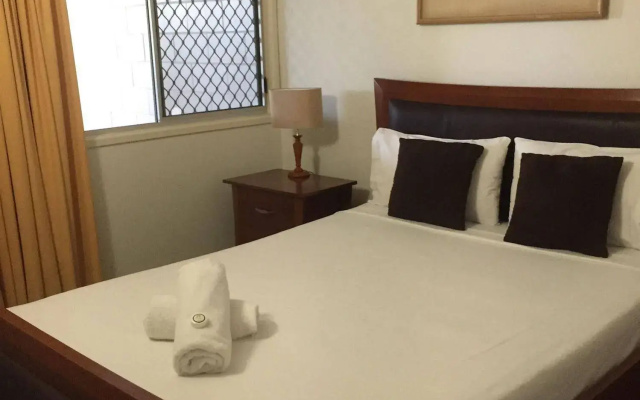 Airlie Seaview Apartments