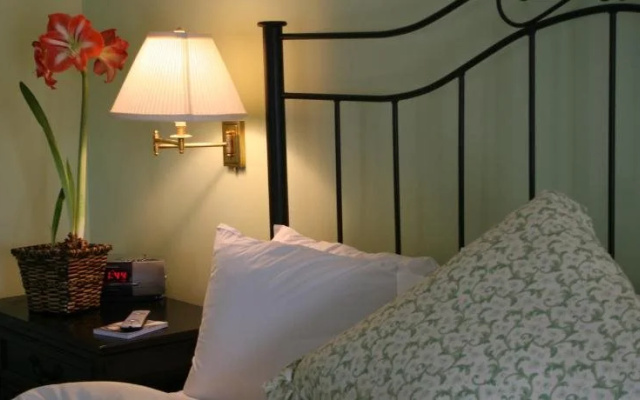 Five Gables Inn And Spa