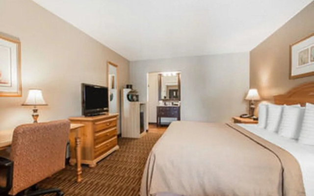 Quality Inn Us65 & E Battlefield Rd Springfield