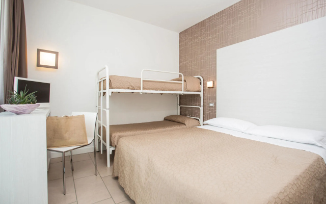 Mokambo Shore Hotel