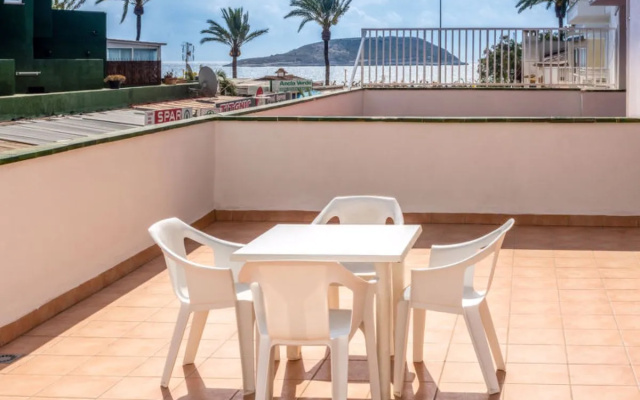 Neighbours Beach 21643