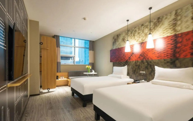 Ibis Hotel (Xianyang Qidi Science and Technology Park Baimahe Metro Station)