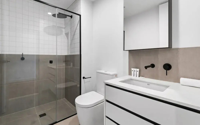 Modern Apartment on Burgundy Precinct & Parklands