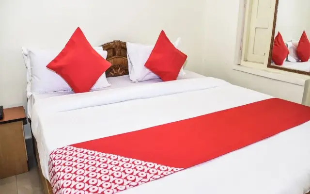 OYO 14606 Holiday Inn