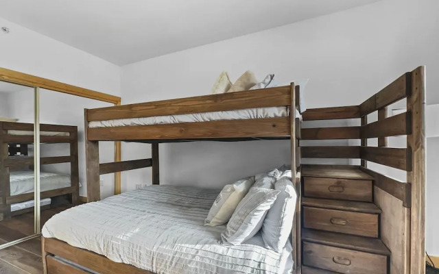 Inviting and Spacious Condo In The Heart of Center Village - PP416 by Redawning