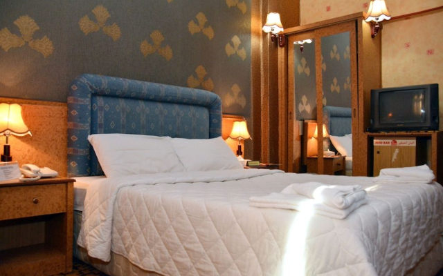 Aradous Hotel