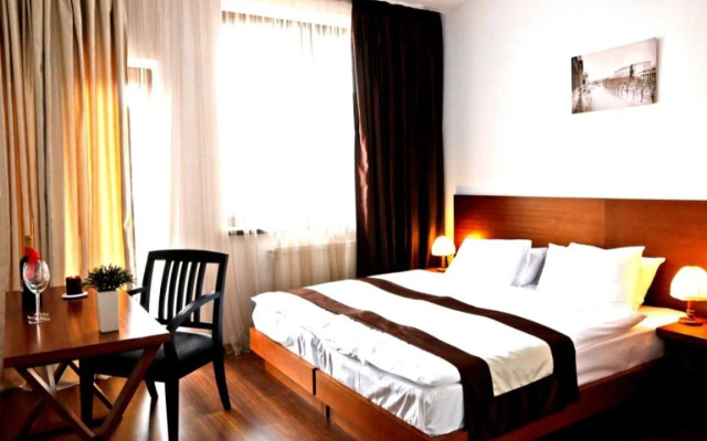 Hotel Club-2100