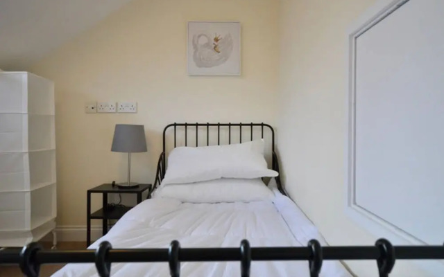 Cosy 2 Bedroom Bristol Home