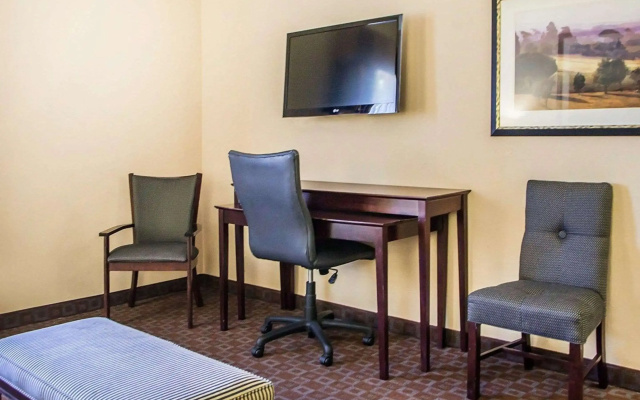 Quality Inn & Suites Peoria North