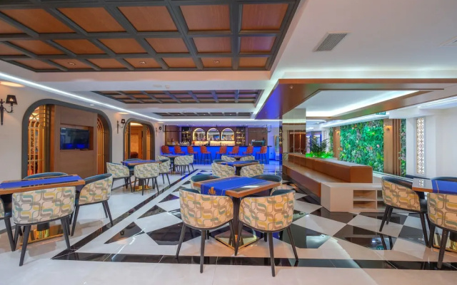 Отель Elysium Deluxe Suites