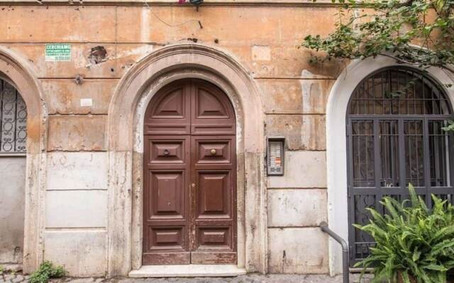 Апартаменты Trastevere budget studio вид на фасад
