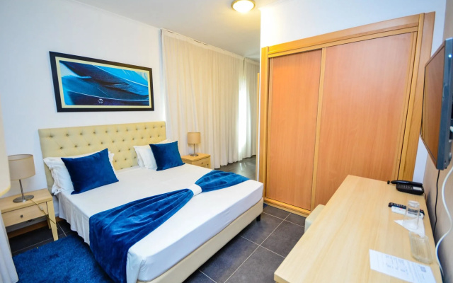 Vivi Hotel