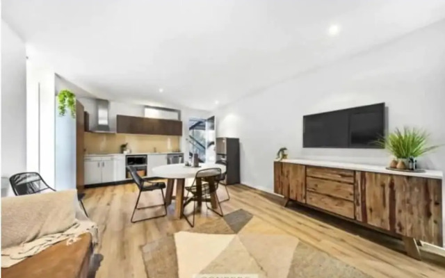 Lovely 1 Bedroom Holiday Apartment