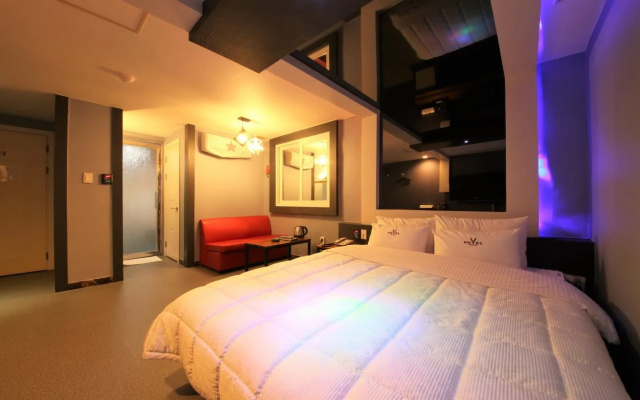 V Hotel