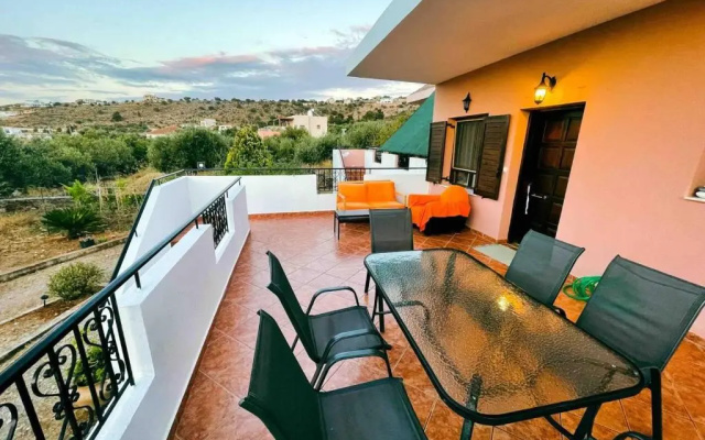 2 Bed House - Sleeps 5 - Garden - Parking - Wifi
