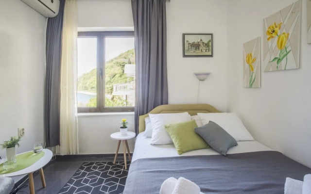 Great Studio Flat With View Near Beach in Tivat