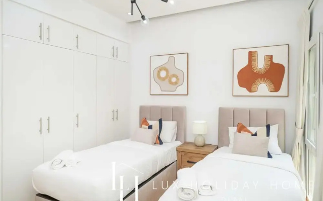 LUX The Meadows 5 Bed Villa