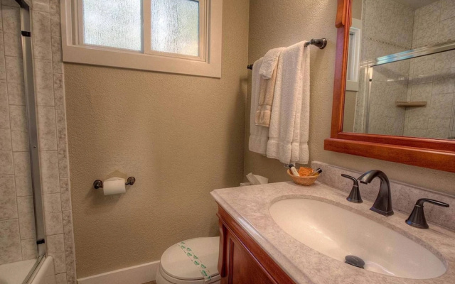 Fernandez Hideaway by Lake Tahoe Accommodations