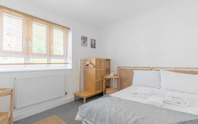 Spacious 3BD Flat, Close to Tube - Fulham!