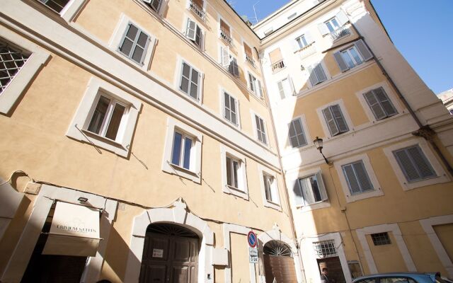Отель Trivium Suites Fontana di Trevi вид на фасад