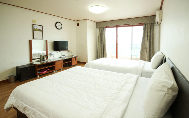 Jeju Tovice Condo Family