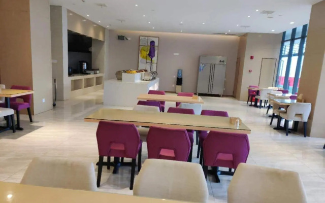 IU Hotel (Nanchang West Railway Station Square)