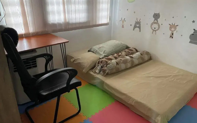 3 Bedroom Fully Furnished Aircon House With Free Car Park