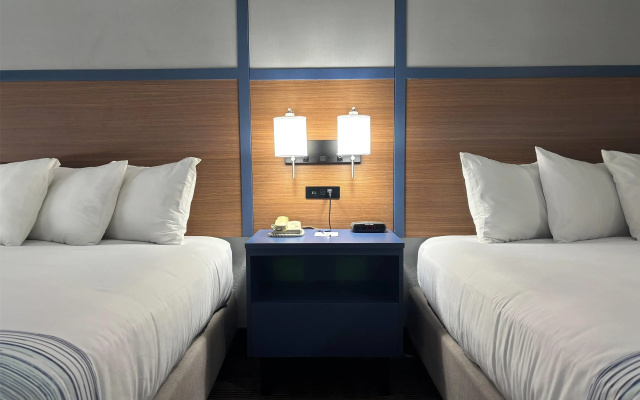 AmericInn by Wyndham Galesburg