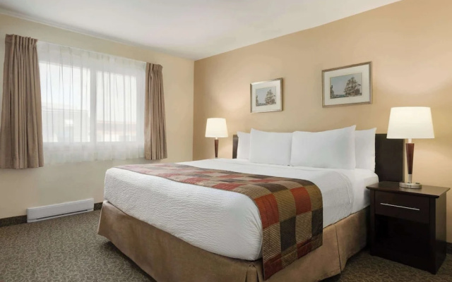 Days Inn by Wyndham Montreal East
