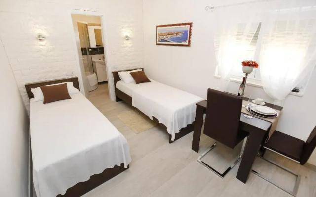 Deluxe Mkc Apartments