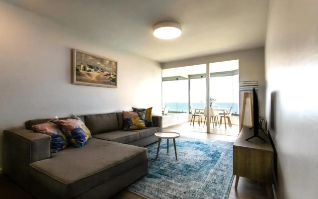 Bayview 208