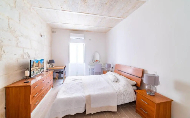 Central Valletta Townhouse
