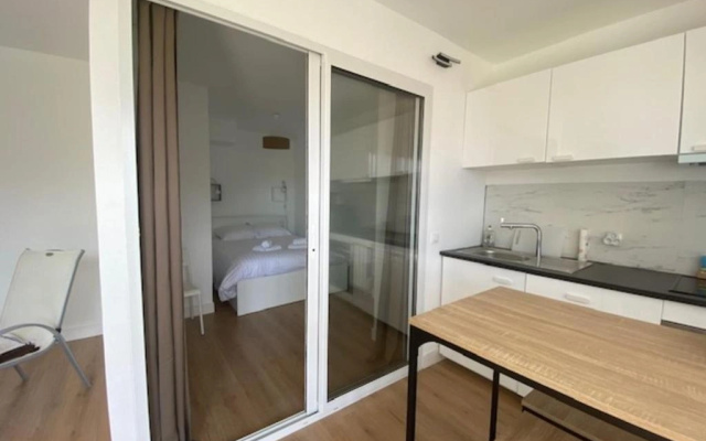 Beautiful Flat For 4 Very Closed To The Beach