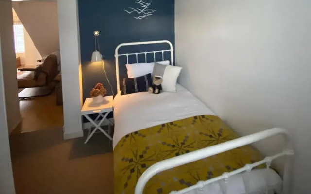 Anglesey Retreat - 2 Beds - Sleeps 3 - Parking