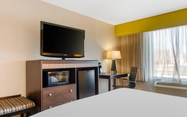 Comfort Inn & Suites Danbury-Bethel